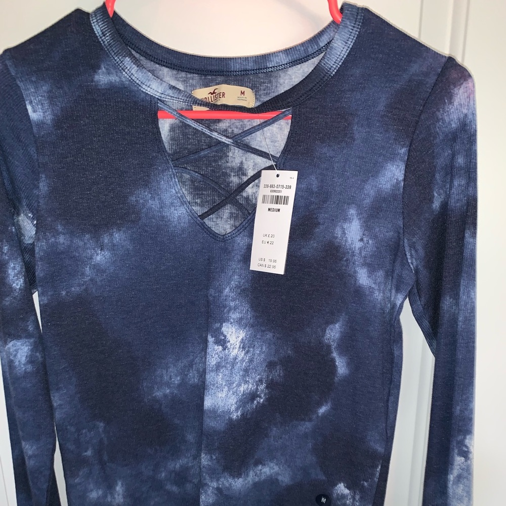 v-neck blue top